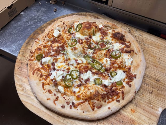 Popper Pizza 16".
